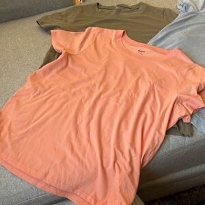 2 Madewell New Perfect Crewneck Short Sleeve Tees in Coral and Olive